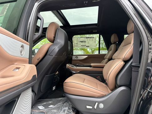 New 2026 Lincoln Navigator L Black Label AWD/4WD image 19