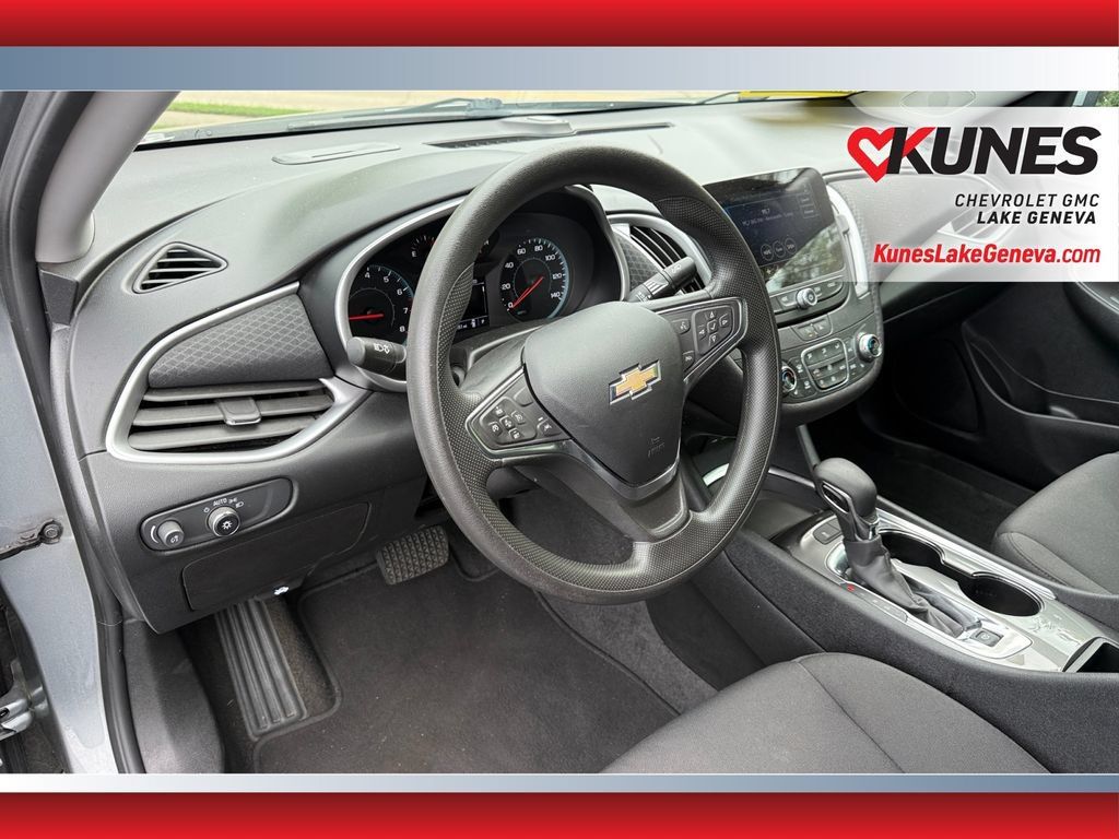 Used 2025 Chevrolet Malibu LT FWD image 16