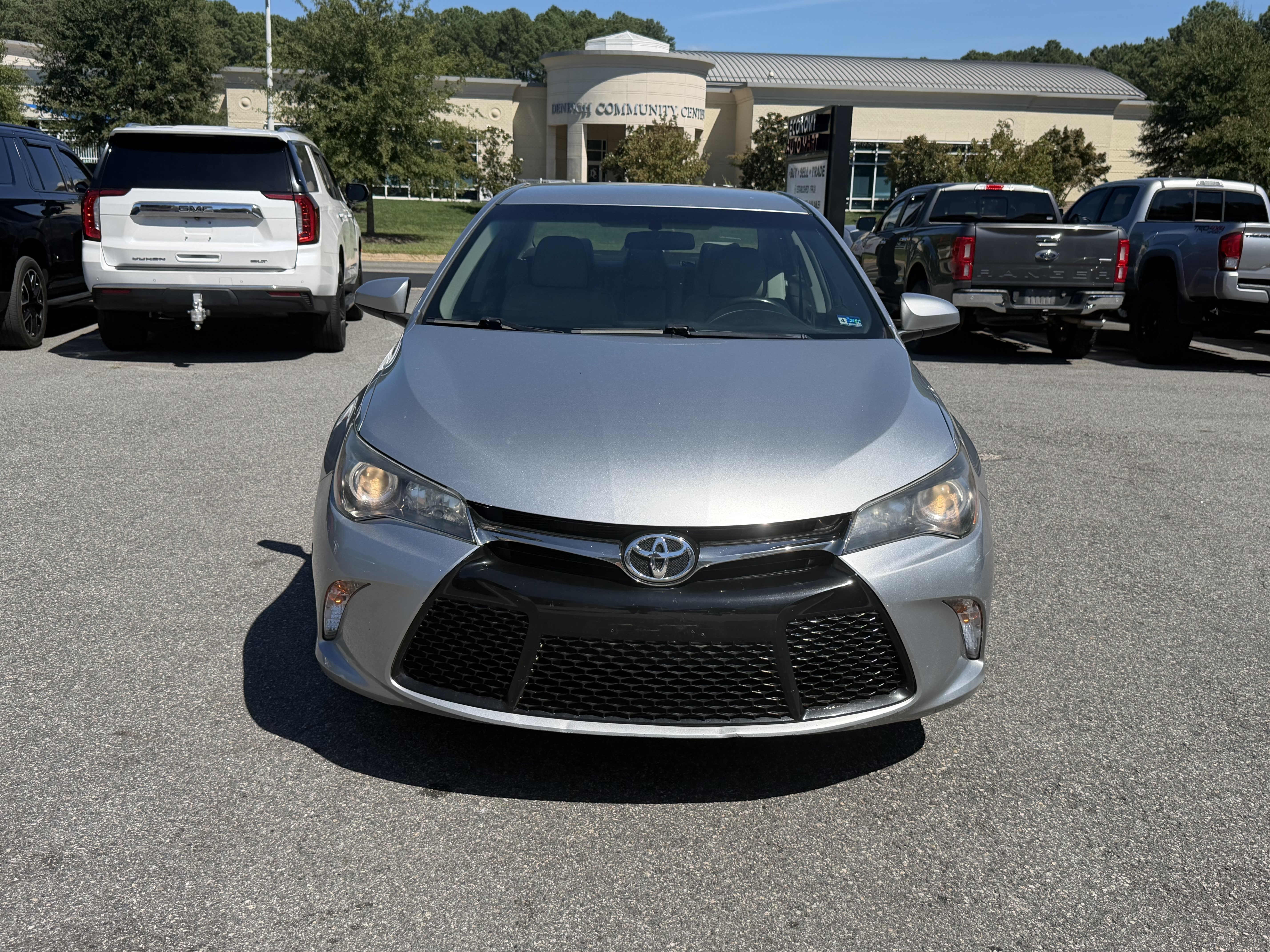 Used 2017 Toyota Camry SE FWD image 2