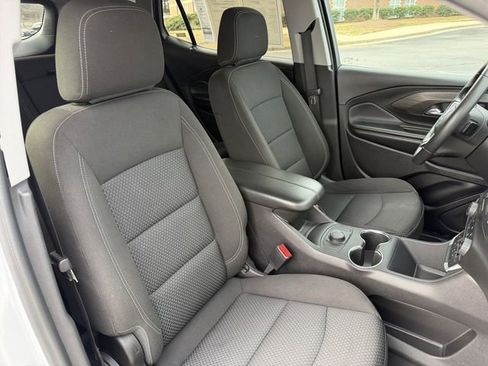 Used 2024 GMC Terrain SLE image 25