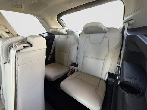Used 2017 Volvo XC90 T6 Momentum w/ Vision Package AWD/4WD image 16