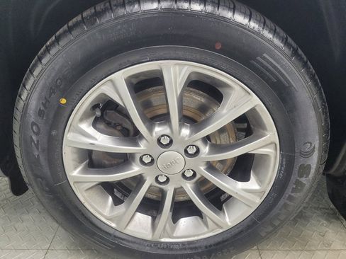 Used 2020 Jeep Cherokee Latitude Plus FWD image 31