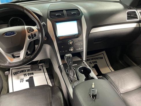 Used 2014 Ford Explorer XLT w/ Equipment Group 202A AWD/4WD image 37