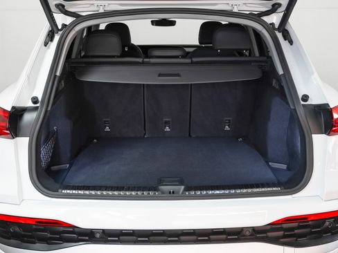 Certified 2025 Audi Q5 Premium w/ Convenience Package image 12