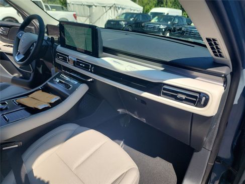 New 2026 Lincoln Aviator 2WD image 25