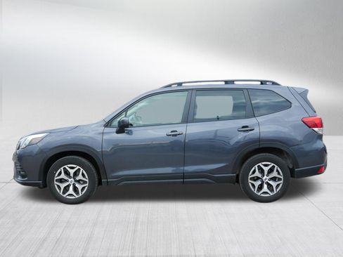 Used 2023 Subaru Forester Premium image 4
