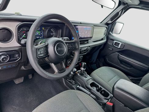 Used 2024 Jeep Wrangler Unlimited AWD/4WD image 7