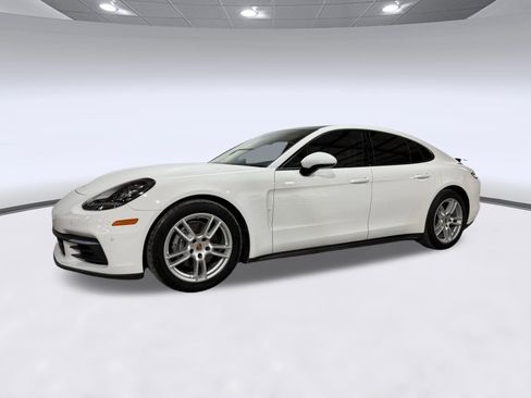 Used 2018 Porsche Panamera 4 AWD/4WD image 33