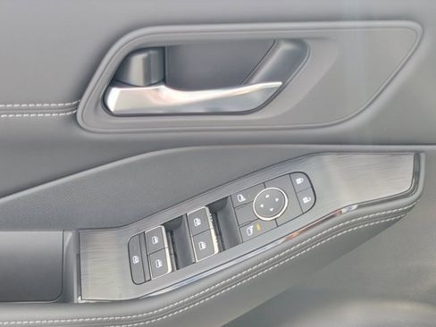 New 2025 Nissan Rogue SL image 10