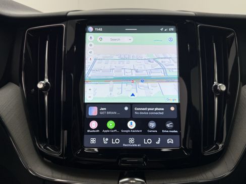 Certified 2025 Volvo XC60 B5 Plus AWD/4WD image 3