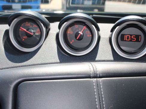 Used 2014 Nissan 370Z Touring RWD image 23