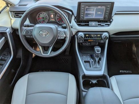 Used 2021 Toyota RAV4 XLE Premium image 6