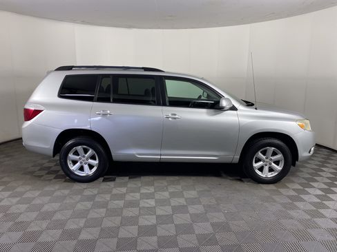 Used 2010 Toyota Highlander 4WD image 2