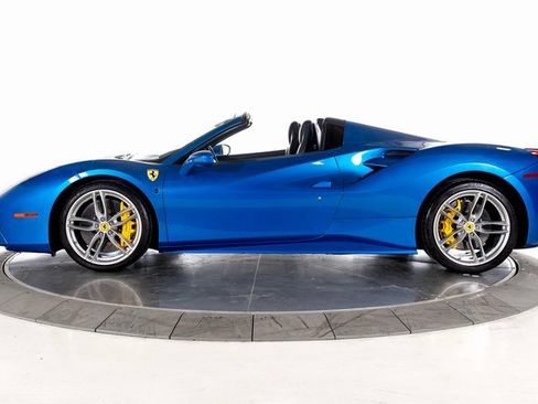 Used 2018 Ferrari 488 Spider image 3