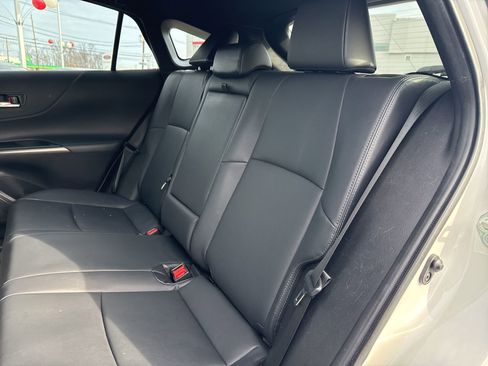 Used 2022 Toyota Venza XLE image 12