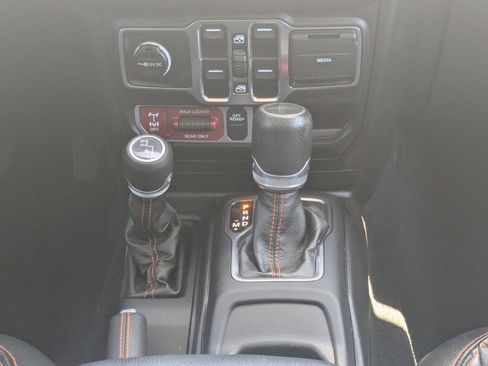 Used 2022 Jeep Gladiator Mojave w/ Cold Weather Group image 22