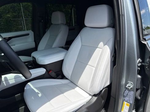 Used 2025 Chevrolet Tahoe Premier AWD/4WD image 10