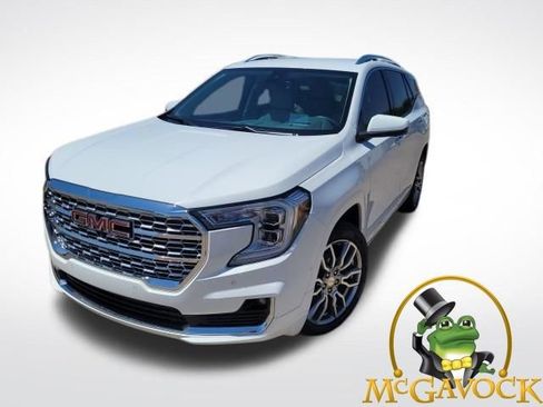 Used 2023 GMC Terrain Denali w/ Denali Premium Package AWD/4WD image 1