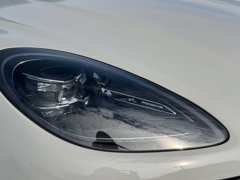 Used 2026 Porsche Macan AWD/4WD image 12