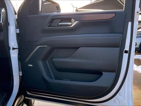 Certified 2025 GMC Yukon Denali image 22