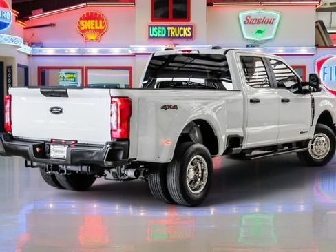 Used 2024 Ford F350 XL AWD/4WD image 3