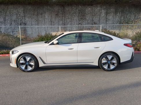 Used 2023 BMW i4 eDrive35 w/ Premium Package image 9