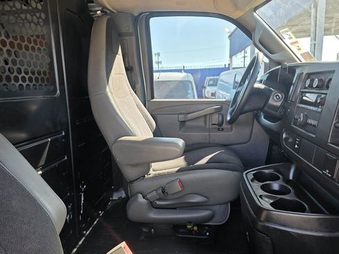 Used 2018 Chevrolet Express 2500 w/ Driver Convenience Package image 5