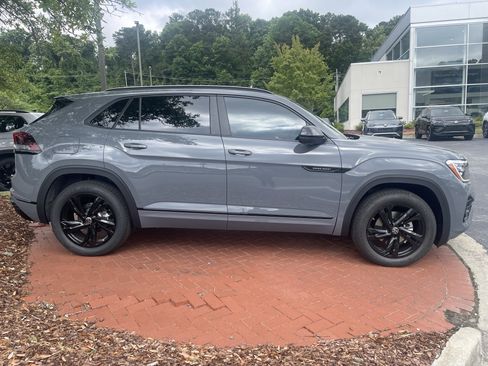New 2026 Volkswagen Atlas Cross Sport SEL R-Line AWD/4WD image 4