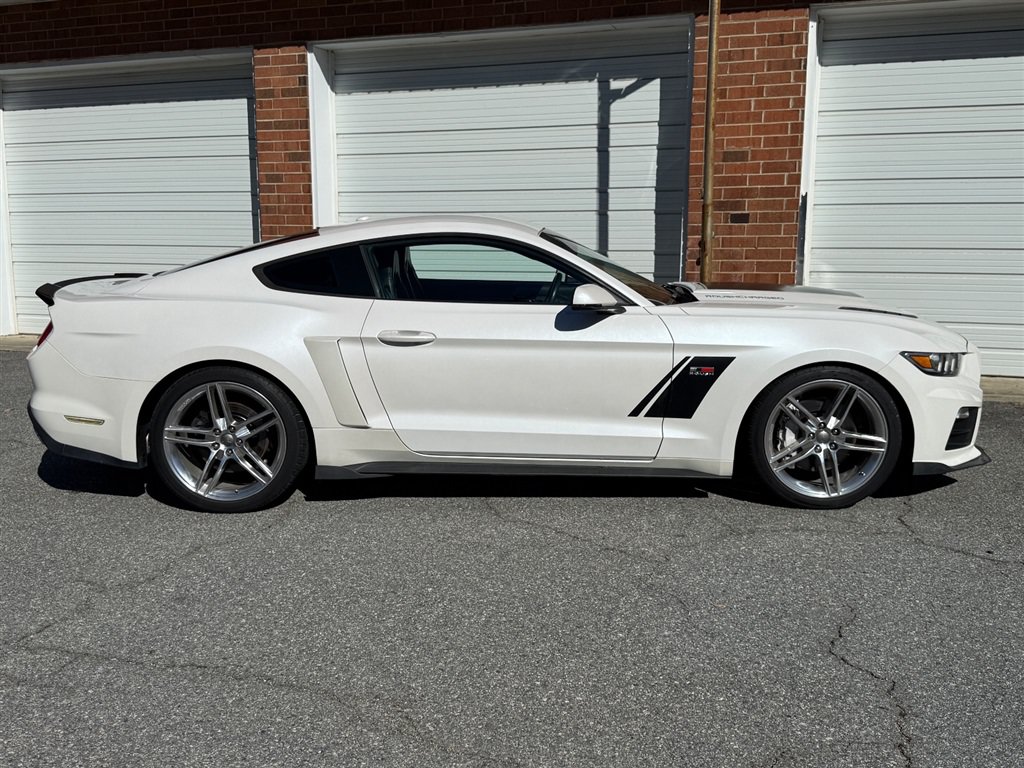 Used 2017 Ford Mustang GT Premium RWD image 36