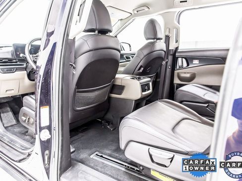 Used 2025 Kia Carnival LXS image 27