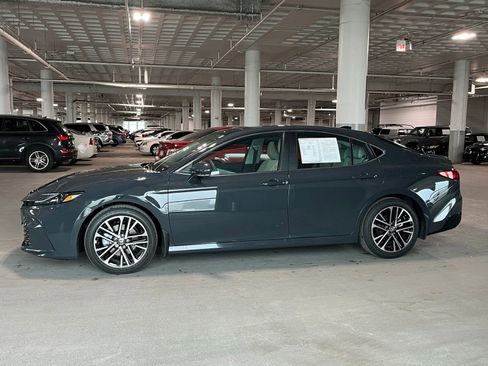 Used 2026 Toyota Camry XLE FWD image 7