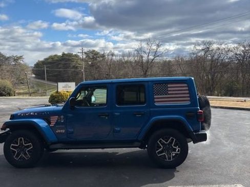 Used 2024 Jeep Wrangler Sahara w/ Safety Group image 17