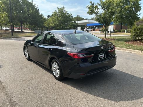 Used 2025 Toyota Camry LE FWD image 8