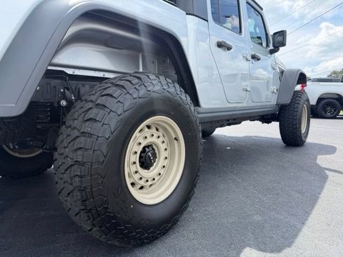 Used 2024 Jeep Gladiator Mojave w/ Technology Group AWD/4WD image 28
