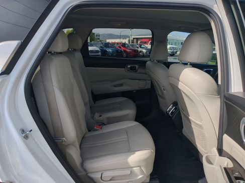 Used 2022 Kia Sorento SX Prestige w/ Panoramic Sunroof Package AWD/4WD image 29