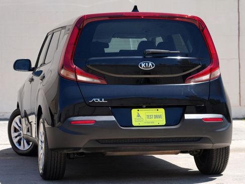 Used 2021 Kia Soul LX image 5