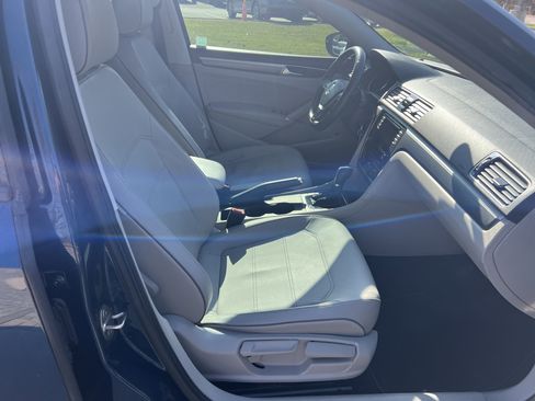 Used 2018 Volkswagen Passat 2.0T R-Line image 28