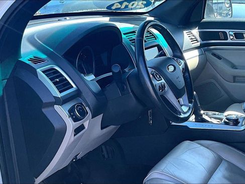 Used 2014 Ford Explorer XLT w/ Equipment Group 202A image 17