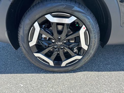 Used 2025 Kia Telluride EX w/ EX Captain's Chair Package FWD image 17