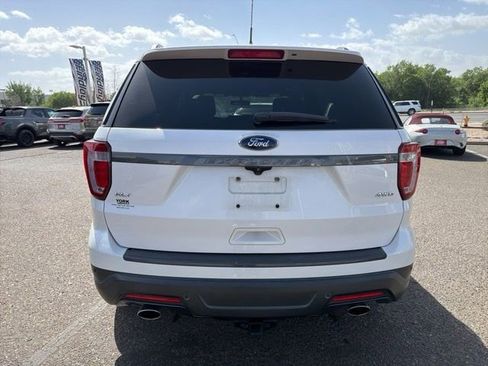 Used 2018 Ford Explorer XLT w/ Equipment Group 202A AWD/4WD image 3