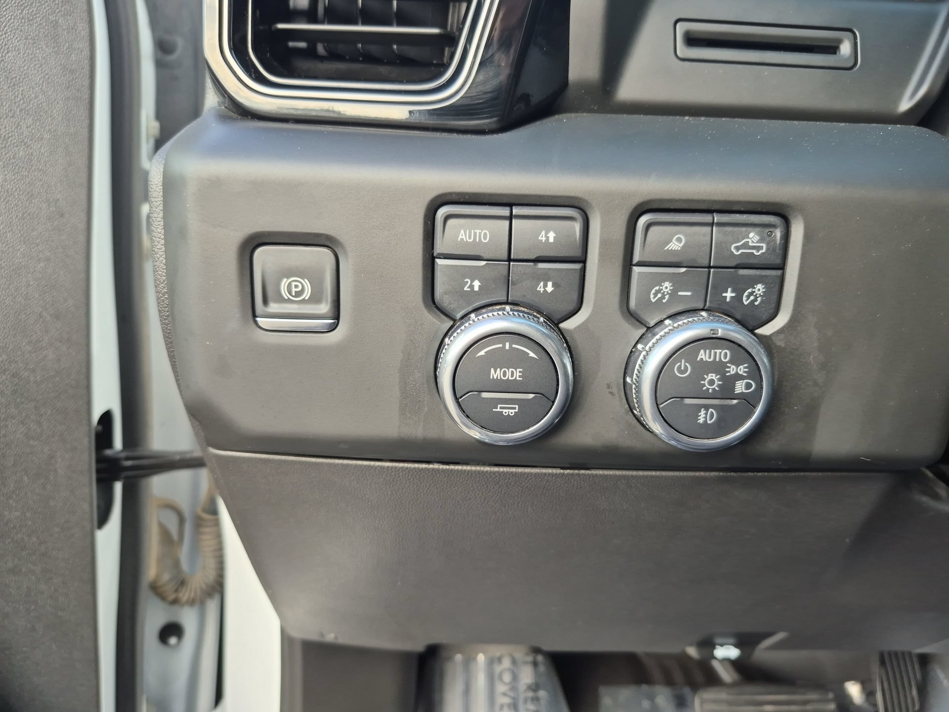 Used 2025 GMC Sierra 1500 AT4 AWD/4WD image 19