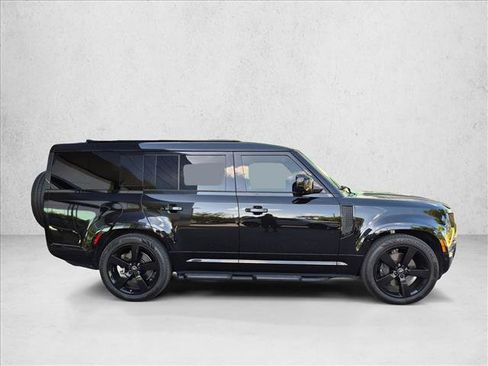 Used 2025 Land Rover Defender 130 X-Dynamic SE AWD/4WD image 4