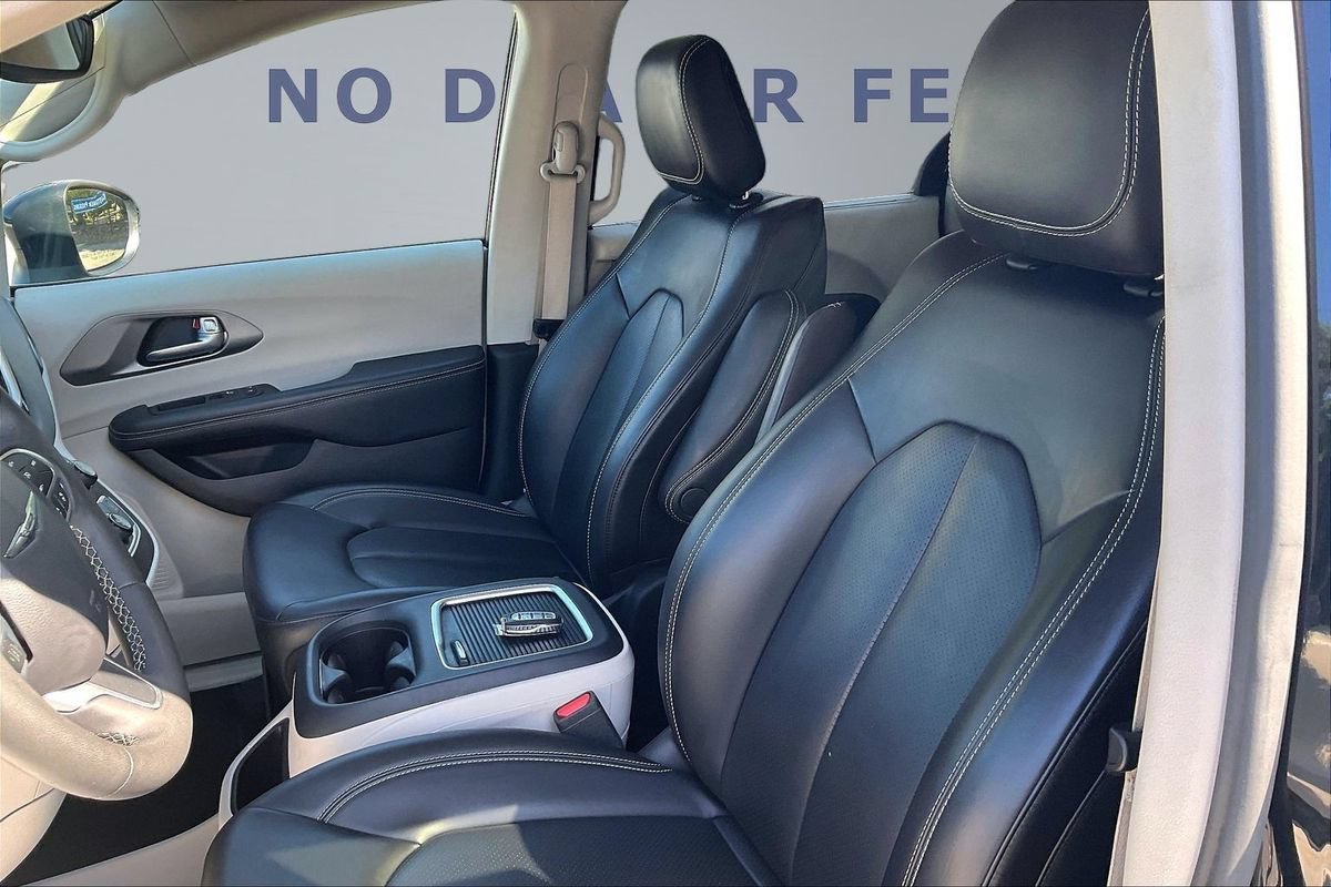 Used 2023 Chrysler Pacifica Touring-L FWD image 20