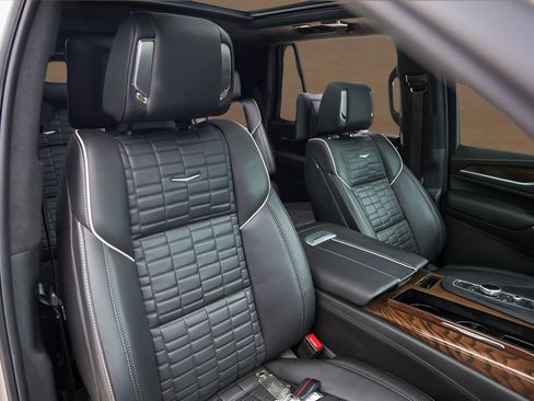 Used 2023 Cadillac Escalade Sport Platinum w/ LPO, ONYX Package AWD/4WD image 34