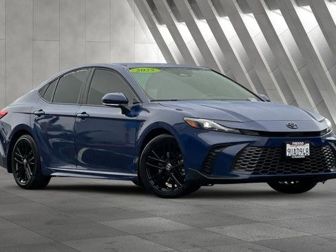 Used 2025 Toyota Camry LE image 1