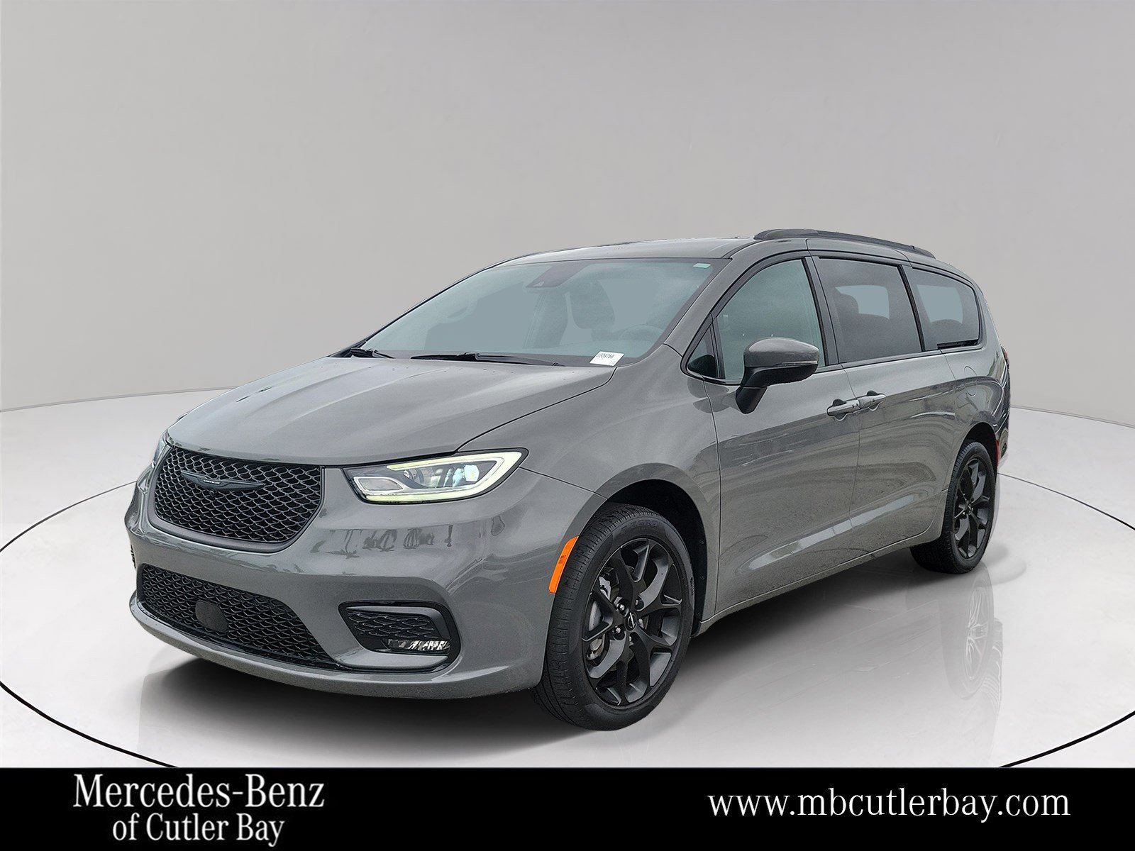 Used 2023 Chrysler Pacifica Touring-L w/ S Appearance Package AWD/4WD image 1