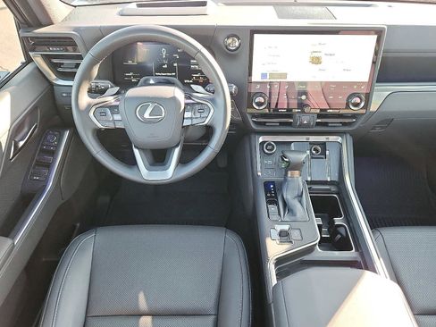 Used 2026 Lexus GX 550 w/ Accessory Package (2T) AWD/4WD image 11