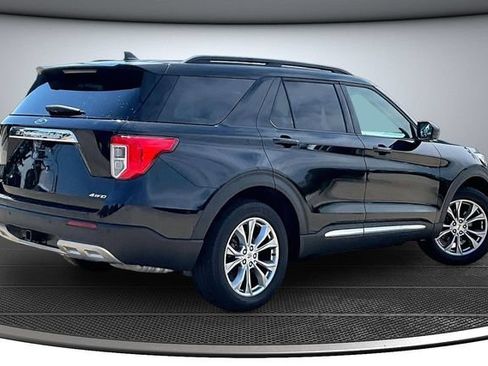 Used 2023 Ford Explorer XLT w/ Equipment Group 202A AWD/4WD image 6