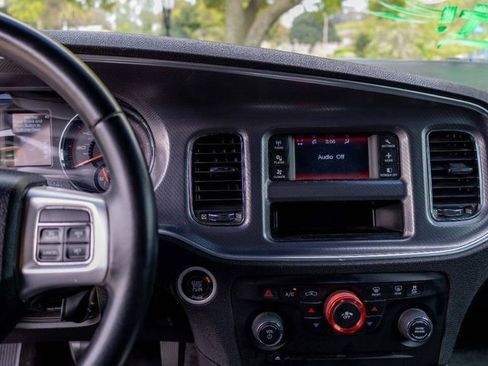 Used 2013 Dodge Charger SE w/ Sport Appearance Group image 42