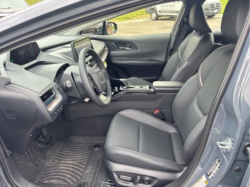 Used 2026 Toyota Prius XLE AWD/4WD image 7